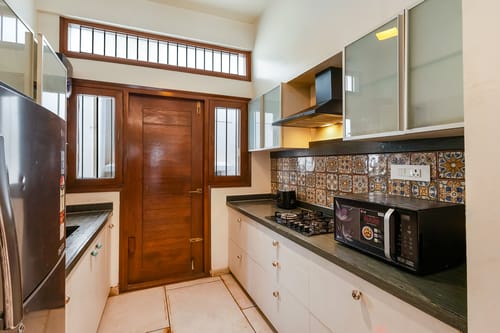 The Jazminn Earthroom | 3-BHK Pet-friendly Apartment with Shared Sit Out Area | Near Bengaluru Palace – 3 bedroom villa in Bengaluru, Karnataka