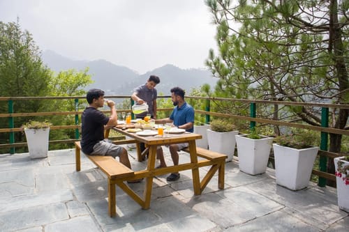 Suro Woodcrest Chalet | Pet-friendly Stay With Loft, Restaurant & Outdoor Seating – 1 bedroom villa in Shimla, Himachal Pradesh