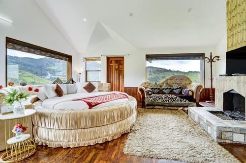 Heaven Hill View | Elegant 2-BHK Hill Retreat With Garden & Balcony – 2 bedroom villa in Ooty, Tamil Nadu