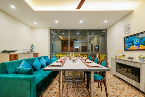 Hillshades Retreat | 6-BHK Villa With Sit-out Area, Private Pool, Restro, Game Zone, Panoramic Hill Views & a Lift – 6 bedroom villa in Kasauli, Himachal Pradesh