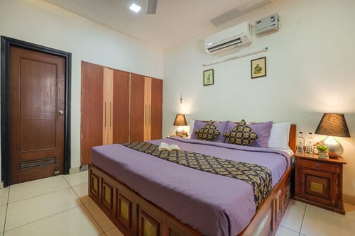 Golden Meadow Villa | Pet-friendly Hillside 3-BHK Retreat With Outdoor Lounge, Balcony & Scenic Views – 3 bedroom villa in Kasauli, Himachal Pradesh