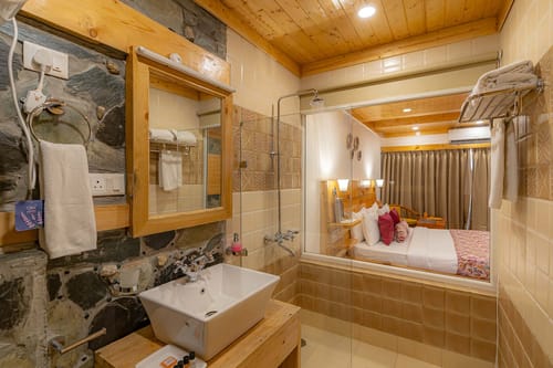 1 Room @ Daafi – 8 bedroom villa in Shimla, Himachal Pradesh