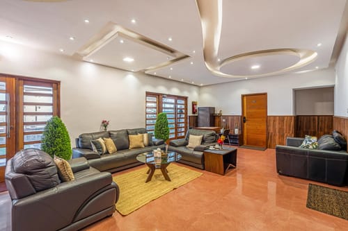 Luxury Room w/ Balcony @ Lakshmi Retreat - Kotagiri – 2 bedroom villa in Ooty, Tamil Nadu