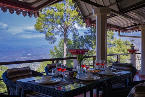 Sukhmani Cottage | 5-BHK Hilltop Hideaway With Garden, Terrace & Scenic Views – 5 bedroom villa in Kasauli, Himachal Pradesh