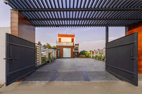VanaSutra Resort | 1-Room Retreat On a Mini Forest Resort With Private Balcony & Shared Pool 15 Mins From Haridwar & Rishikesh – 1 bedroom villa in Haridwar, Uttarakhand