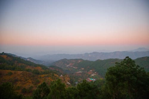 Skyline Brook | Cosy 2-BHK Apt With Scenic Views – 2 bedroom villa in Kasauli, Himachal Pradesh