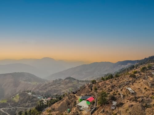 The Ridgeview Retreat Olivia | Pet-friendly Room with Private Balcony, Common  Lounge & Restro | Close to Naldehra – 1 bedroom villa in Shimla, Himachal Pradesh
