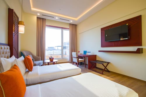 Eternal Oasis City View Suite | Elegant 1-Room Retreat With Restaurant, Banquet Hall & Lift – 1 bedroom villa in Delhi-ncr, Haryana