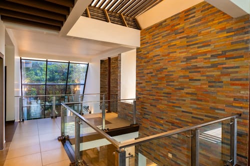 Glass River Retreat | 4-BHK Riverside Getaway with Private Pool, Lakeside Sit-Out & Lounge Area Near Aluva Railway & Metro Station – 4 bedroom villa in Kochi, Kerala