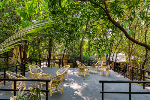 Timber Premium Suite | Pet-friendly Bamboo Cottage with Pvt Verandah, Lounge & Shared Outdoor seating & Restaurant – 1 bedroom villa in Igatpuri, Maharashtra
