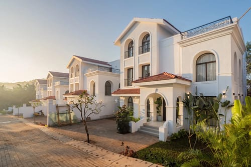 Villa Casa Del Mundo | Luxe Pet-friendly 4-BHK Villa With Pvt Pool, Bar, Lift & Scenic Hill Vistas  – 4 bedroom villa in North Goa, Goa