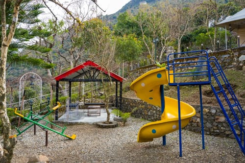 Zephyr Heaven | 1-Hillview Room with Common Pool, Gym & On-Site Restaurant – 1 bedroom villa in Mussoorie, Uttarakhand
