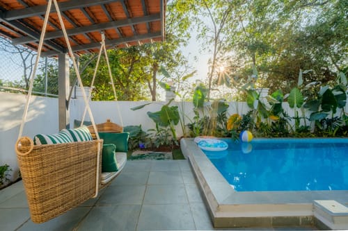 Villa Casa Del Mundo | Luxe Pet-friendly 4-BHK Villa With Pvt Pool, Bar, Lift & Scenic Hill Vistas  – 4 bedroom villa in North Goa, Goa