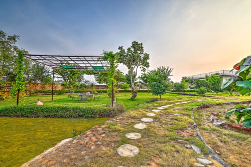 Aravale Farm | Pet-friendly 4-BHK Farmhouse With Private Pool, 2-Acre Lush Garden & Aravali Views – 4 bedroom villa in Delhi Ncr, Delhi