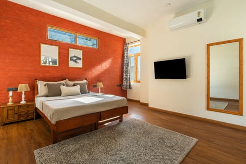 1 Room @ Johnson Studios – 4 bedroom villa in Manali, Himachal Pradesh