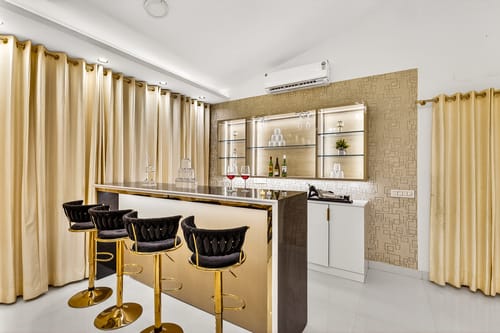Crystal Farms | Pet-friendly 3-BHK Farmhouse with Private Pool, Bar, Garden & Elegant British Interiors | Close to Qutub Minar – 3 bedroom villa in Delhi NCR, Delhi