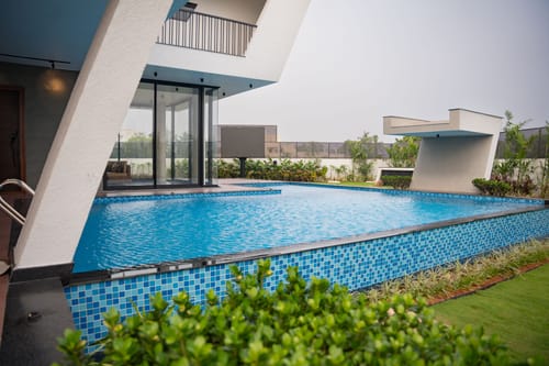 JD Beach Vacay | 4-BHK Oceanfront Beach Villa with Spacious Lawn, Ambient-Lit Bar & Private Beach Access – 4 bedroom villa in Chennai, Tamil Nadu