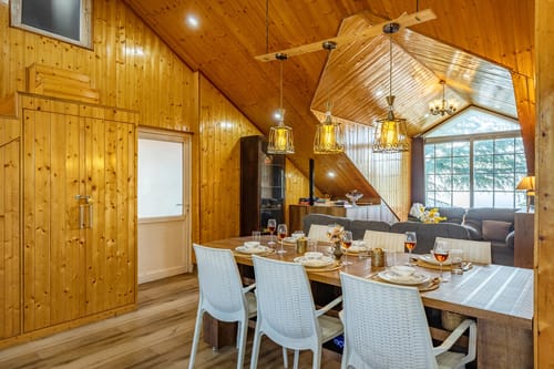 Hill Top Farmstead | Heritage 3-BHK English-Style Villa With Balcony, Gazebo & Stunning Hill Views – 3 bedroom villa in Shimla, Himachal Pradesh