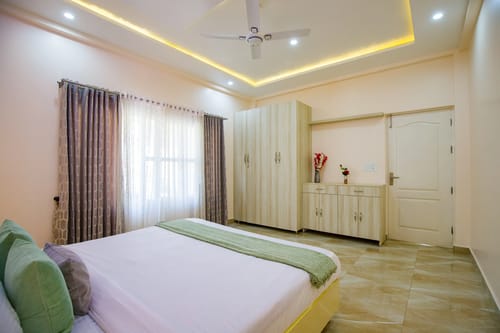 Clouds Nest | 4-BHK Pet-friendly Retreat With Terrace & Hill Views by Naukuchiatal – 4 bedroom villa in Nainital, Uttarakhand