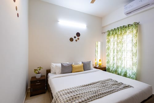 SLV Ventures Abhignya | 2-BHK Urban Stay With Private Balcony & Green View With Lift – 2 bedroom villa in Bengaluru, Karnataka
