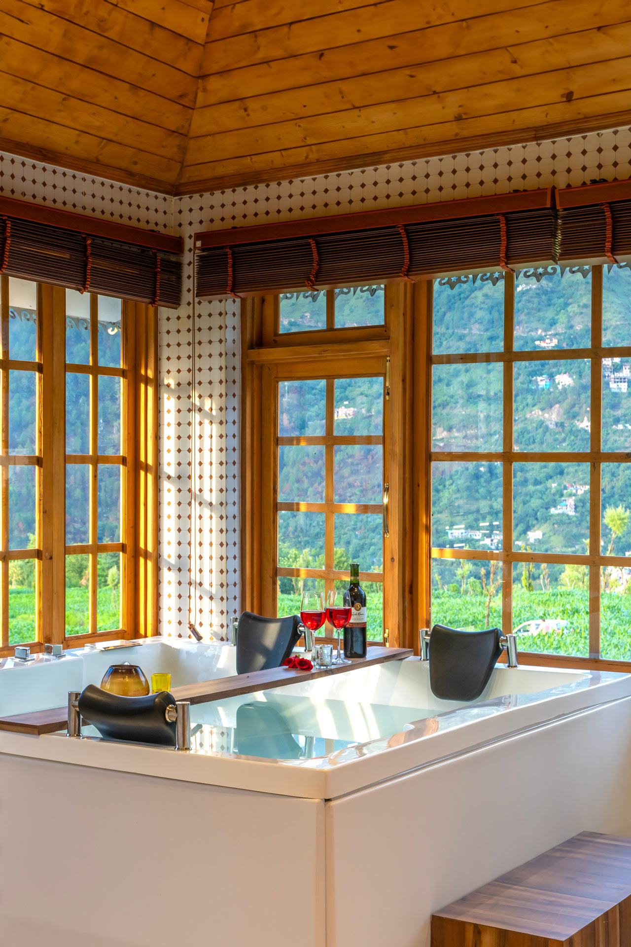 Willow @ The Oakridge W/ Jacuzzi