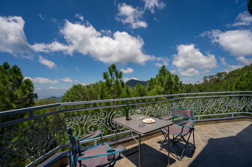 Gulmohar Estate – 5 bedroom villa in Kasauli, Himachal Pradesh