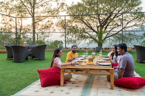 Utopia @ Aykon Estate w/ Outdoor Pool – 8 bedroom villa in Kasauli, Himachal Pradesh
