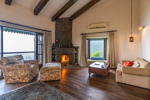 Horizon W/ Outdoor Pool – 4 bedroom villa in Kasauli, Himachal Pradesh