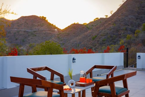 Jade Arbőur | 3-BHK Moroccan-Inspired Villa with Private Pool & Panoramic Hill Views – 3 bedroom villa in Udaipur, Rajasthan