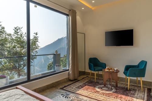 Aura @ Ridge of Twilight W/ Jacuzzi – 3 bedroom villa in Kasauli, Himachal Pradesh
