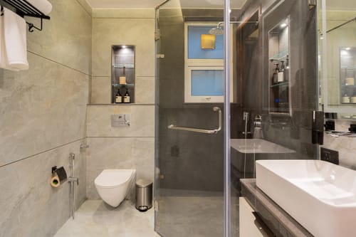 Royce Cottage | Luxe Hilltop 4-BHK Retreat With Indoor Bar, Terrace & Scenic Views