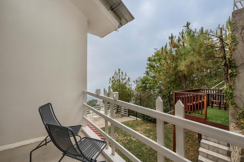 Bellevue w/ Outdoor Jacuzzi – 3 bedroom villa in Kasauli, Himachal Pradesh