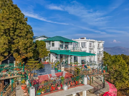 Berlin House | 4-BHK Pet-friendly Villa with Outdoor Seating & Perfect Sunset, Sunrise & Valley Views – 4 bedroom villa in Kasauli, Himachal Pradesh