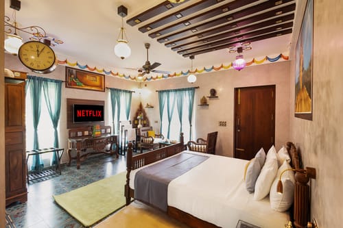 Vintage Retreat | 5-BHK Riverfront Heritage Villa With Speed Boat, Ayurvedic Spa & Cultural-Themed Rooms Near Malayattoor – 5 bedroom villa in Kochi, Kerala