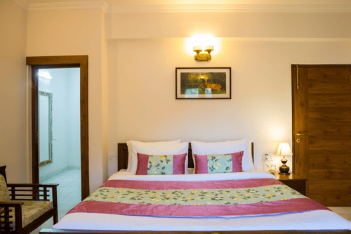 Sukhmani Cottage | 5-BHK Hilltop Hideaway With Garden, Terrace & Scenic Views – 5 bedroom villa in Kasauli, Himachal Pradesh