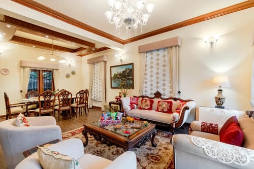 The Meadow | Elegant 3-BHK Hill Retreat With Entertainment Lounge & Terrace – 3 bedroom villa in Nainital, Uttarakhand