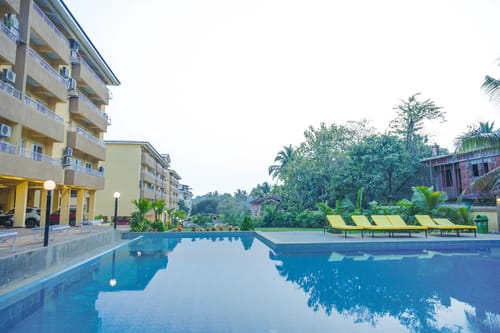 Veera Marina | Charming 3-BHK Apt Near Candolim Beach With Common Pools & Lift