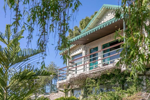 Villa Mountain Crest w/ Outdoor Pool – 6 bedroom villa in Kasauli, Himachal Pradesh