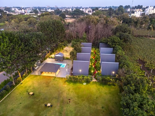 Inara Retreat | Pet-Friendly 1- Cottage with a Mezzanine Loft, Shared Pool, and Garden – 1 bedroom villa in Bengaluru, Karnataka