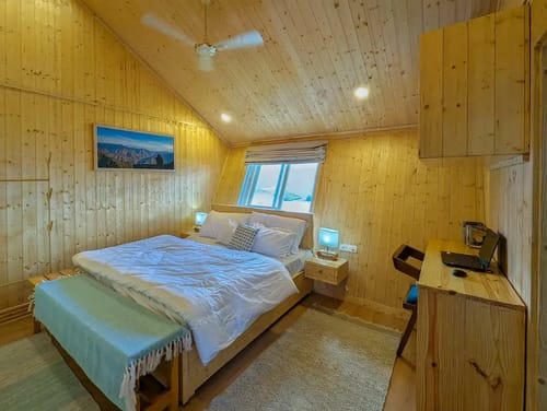 Hyun: Unique, Modern Cottage