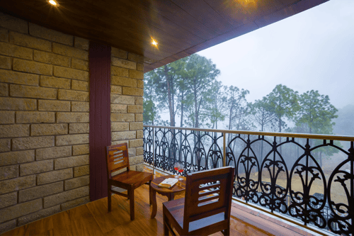 Pine Shadow Flamingo | Pet-friendly Hilltop Suite With Panoramic Views & Restaurant – 1 bedroom villa in Shimla, Himachal Pradesh