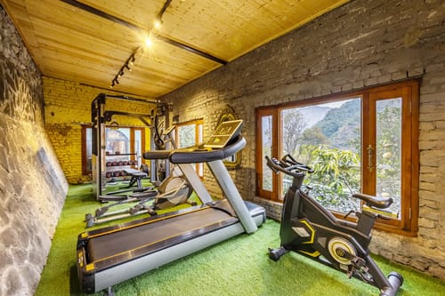 Zephyr Sierra | 2-BHK Hillside Villa With Common Pool, Gym & Restro – 2 bedroom villa in Mussoorie, Uttarakhand