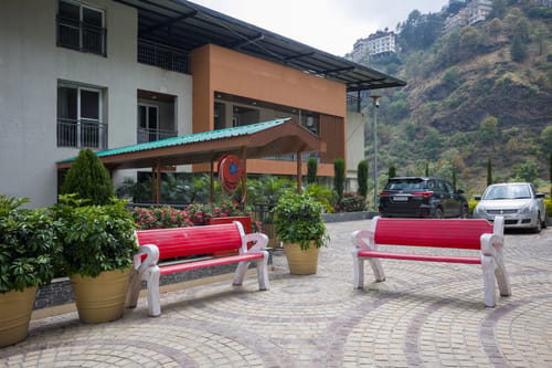 Cliff Vallis | Hill View 3-BHK Apartment with Balcony & Common Play Zone – 3 bedroom villa in Shimla, Himachal Pradesh