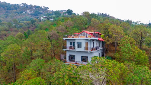 Archee’s Villa | 6-BHK property with gaming zone, attic, open dining and 360° mountain views – 6 bedroom villa in Kasauli, Himachal Pradesh