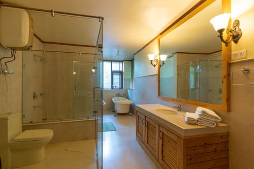 Luxury Room 2 @ The Imperial Estate – 1 bedroom villa in Manali, Himachal Pradesh