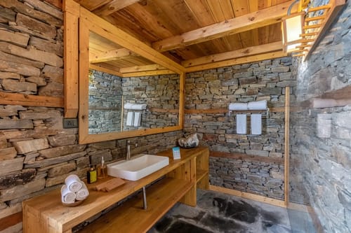 Skylounge | Pet-friendly Traditional 4-Bedroom Retreat With Sauna & Garden Near Haku Temple