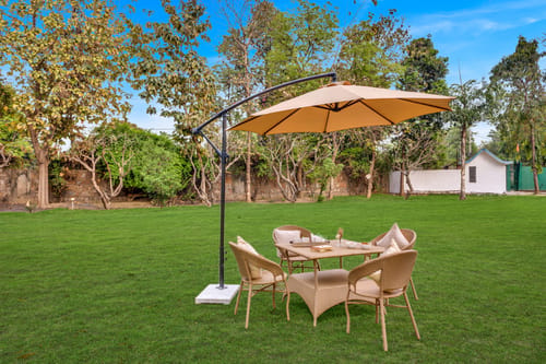 Crystal Farms | Pet-friendly 3-BHK Farmhouse with Private Pool, Bar, Garden & Elegant British Interiors | Close to Qutub Minar – 3 bedroom villa in Delhi NCR, Delhi