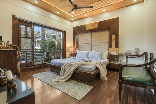 Aaram Bagh | Pet-friendly 4-BHK Escape Amid Pine Forests with Valley Views Near Kasauli – 4 bedroom villa in Kasauli, Himachal Pradesh