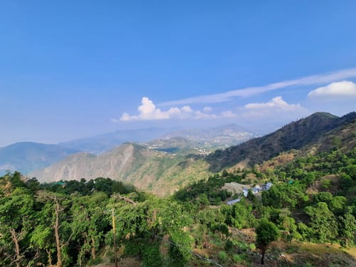 Golden Meadow Villa | Pet-friendly Hillside 3-BHK Retreat With Outdoor Lounge, Balcony & Scenic Views – 3 bedroom villa in Kasauli, Himachal Pradesh