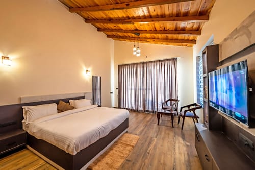 Sunset Springs w/ Heated Swimming Pool – 3 bedroom villa in Nainital, Uttarakhand